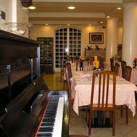 Hotel Flora Milano Marittima Luaran gambar