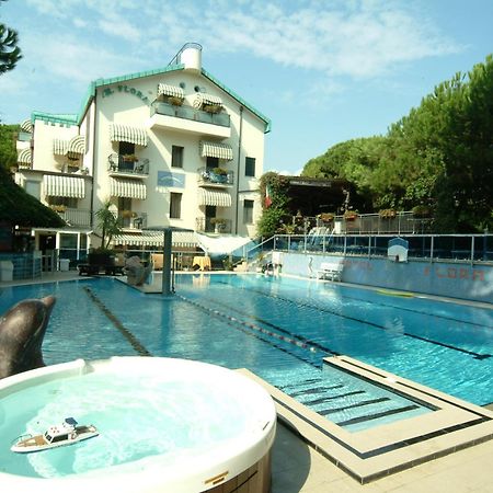 Hotel Flora Milano Marittima Luaran gambar