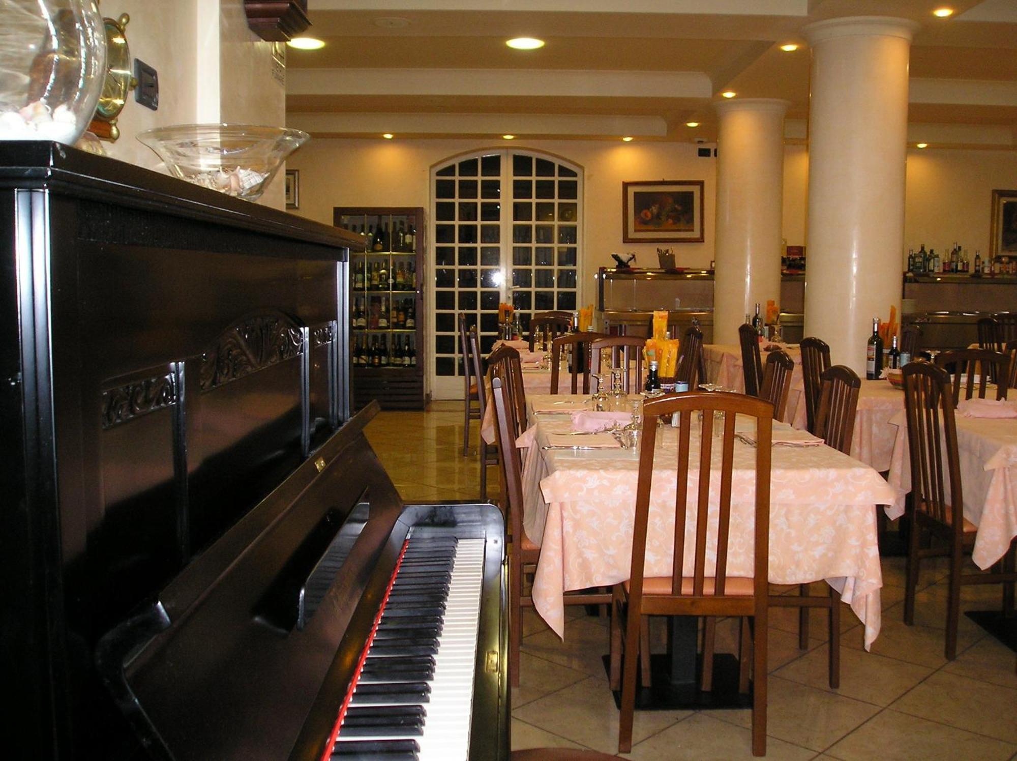 Hotel Flora Milano Marittima Luaran gambar